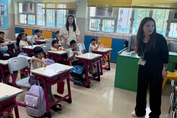 同學們思考故事內容